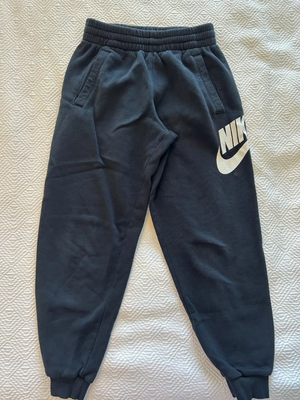 4 pairs Nike sweatpants size medium